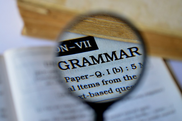 The term "Grammar" in a dictionary, seen through a magnifying glass